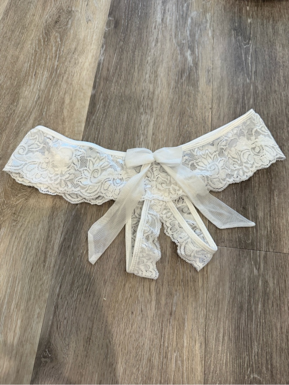 NWT Frederick's of Hollywood floral lace open-crotch bridal panty w/ satin bow